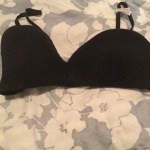 New black wireless bra